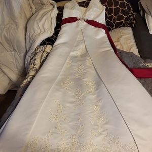 David's Bridal Red and White Wedding Dress! Size 14!